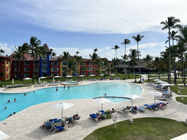 Tropical Deluxe Princess Pool